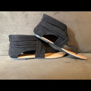 NWOT Makalu Sandals